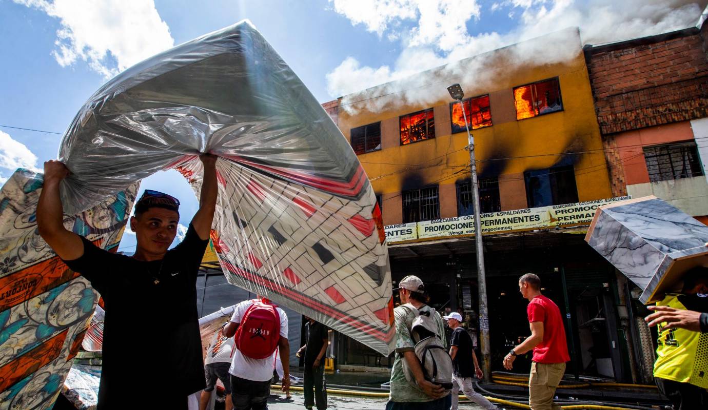 Afortunadamente, no se reportaron personas lesionadas, pero sí se registraron daños materiales considerables en la fábrica afectada. Las autoridades investigan las causas del incidente. Foto: Julio César Herrera