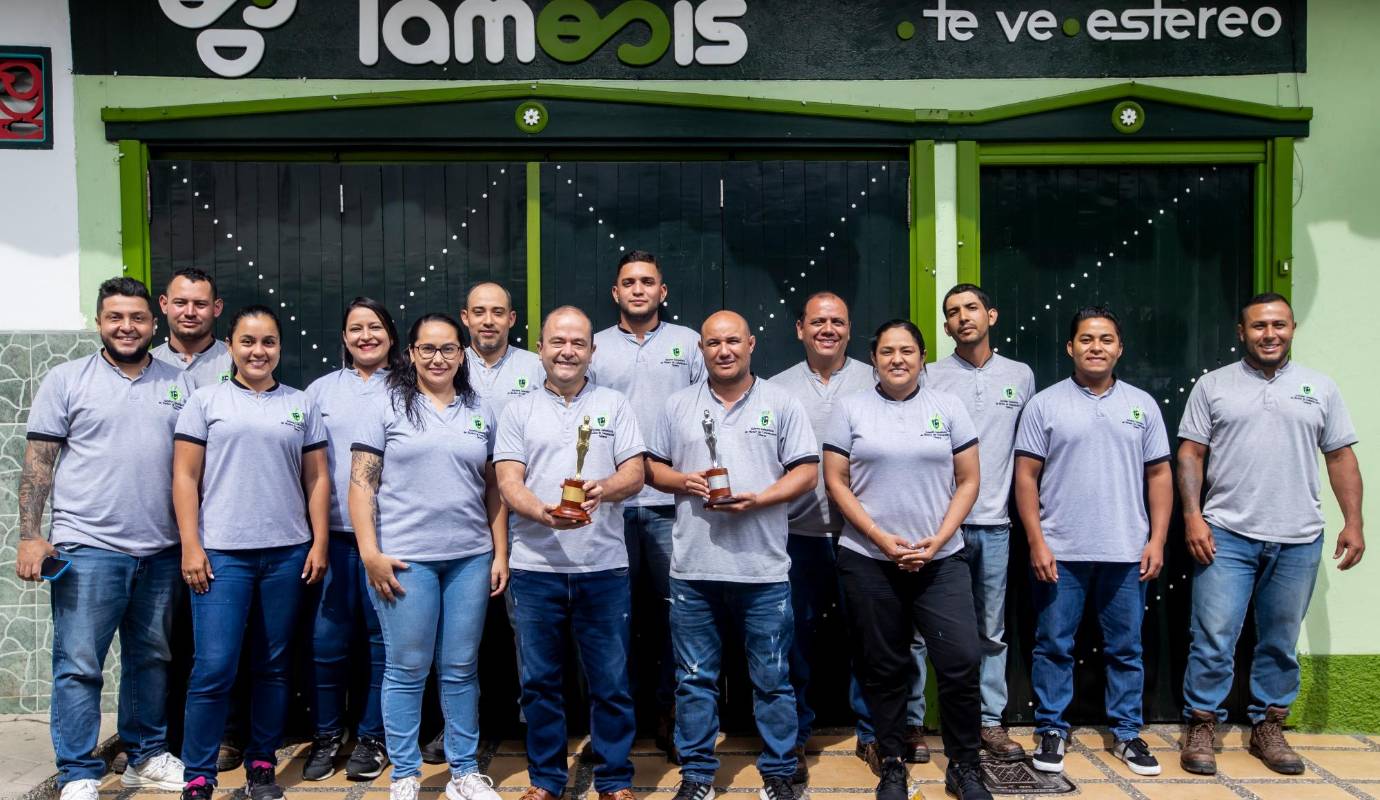 Integrantes en la sede de Támesis Te Ve, el canal comunitario del Suroeste antioqueño. FOTO: Jaime Pérez