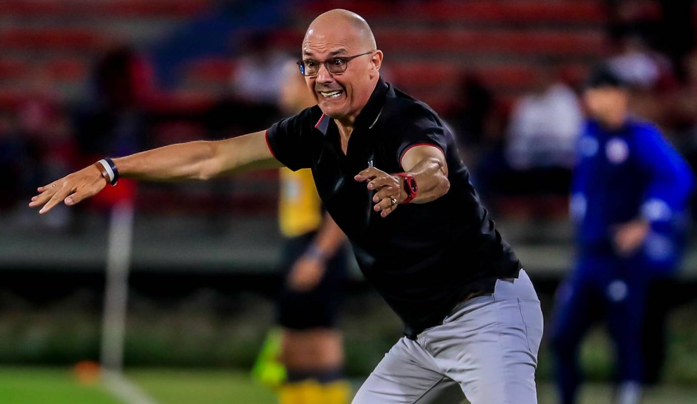 Bastante preocupado de mostró Alfredo Arias técnico del Dim. FOTO: Jaime Pérez