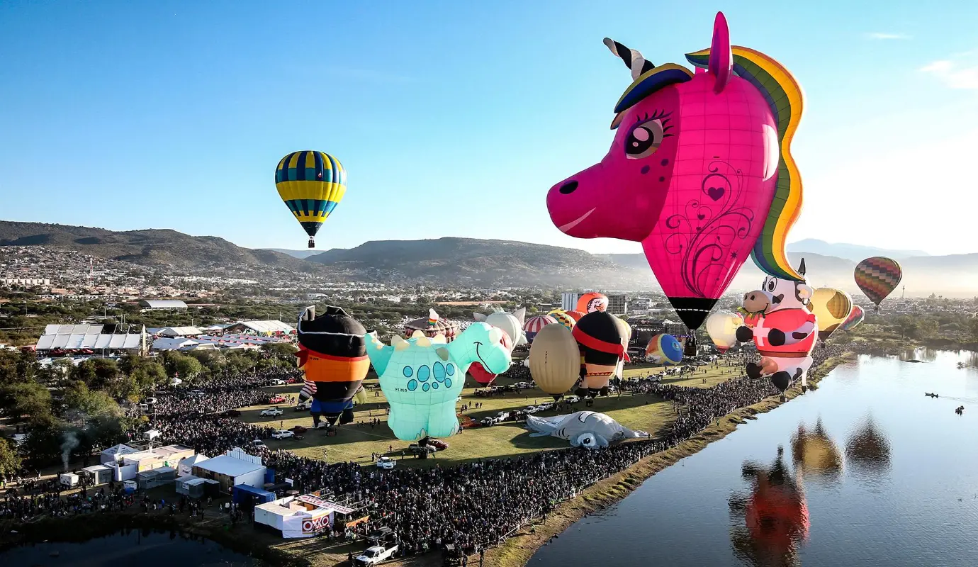 La diversidad de las máquinas voladoras es tan asombrosa como su cantidad, con diseños que van más allá de las esferas tradicionales. Foto: AFP