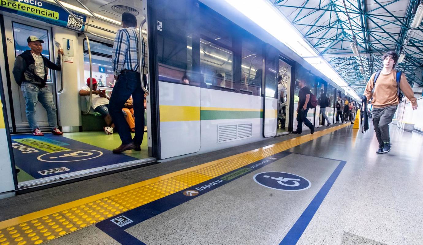 Acceso sin barreras: Metro facilita abordaje a personas en silla de ruedas