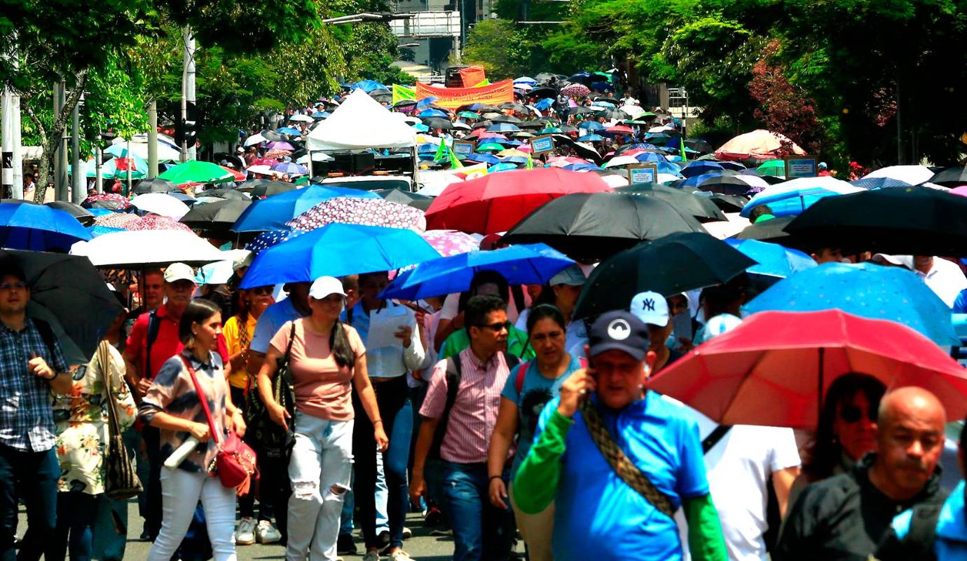 Durante la marcha, que recorrió varias vías principales de la ciudad, los manifestantes portaron pancartas y consignas que exigían soluciones inmediatas. La movilización fue pacífica y contó con el acompañamiento de las autoridades locales para garantizar el orden público. Foto: Camilo Suárez