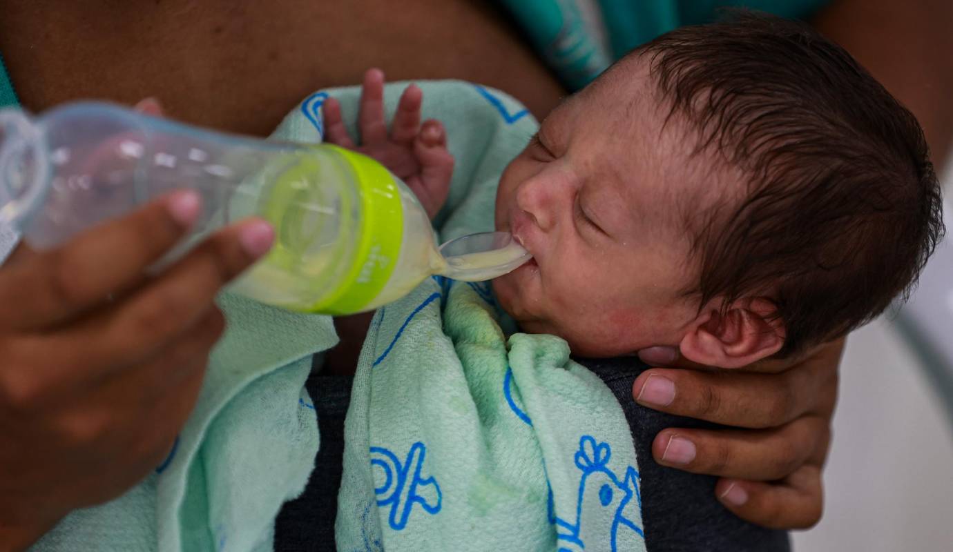 El programa no solo se enfoca en la atención médica inmediata, sino que también brinda acompañamiento a las familias a través de asesorías nutricionales, psicológicas y educativas. Foto: Manuel Saldarriaga Quintero.