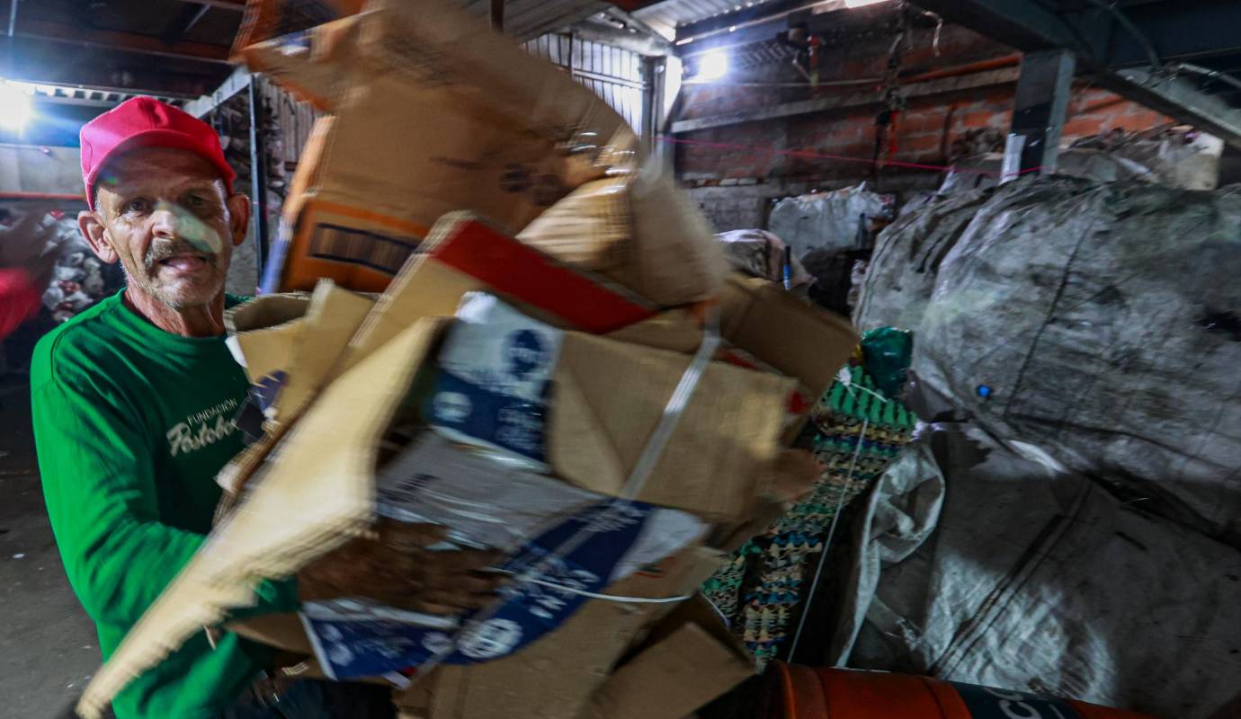 La alcaldía les ofreció este año una ínfima compensación por pérdidas operacionales, pero la respuesta de los recicladores es que dicha medida era inviable social, económica y ambientalmente. Foto: Manuel Saldarriaga Quintero