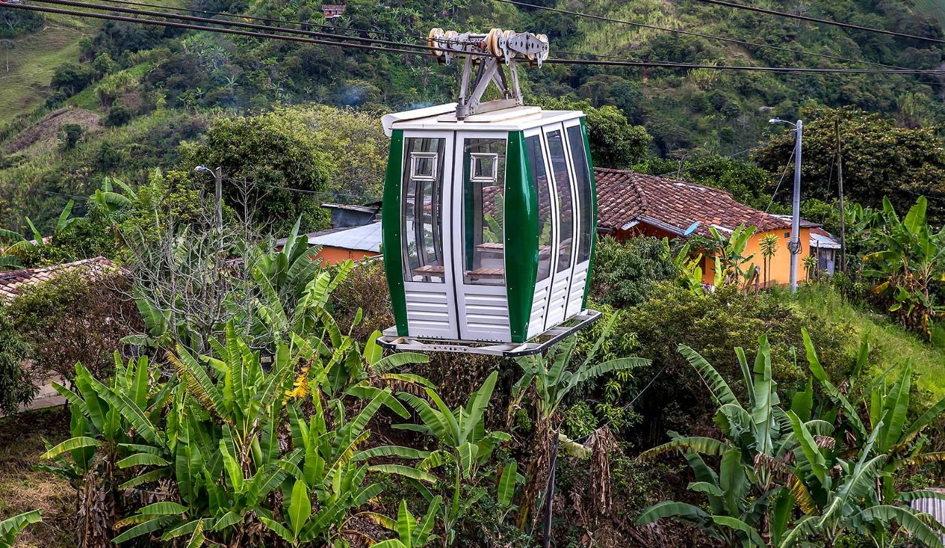 Desde su suspensión, la falta del teleférico ha afectado gravemente la calidad de vida de los residentes, quienes dependen de este sistema para desplazarse a sus lugares de trabajo, centros educativos y para el transporte de productos agrícolas. Foto: Juan Antonio Sánchez