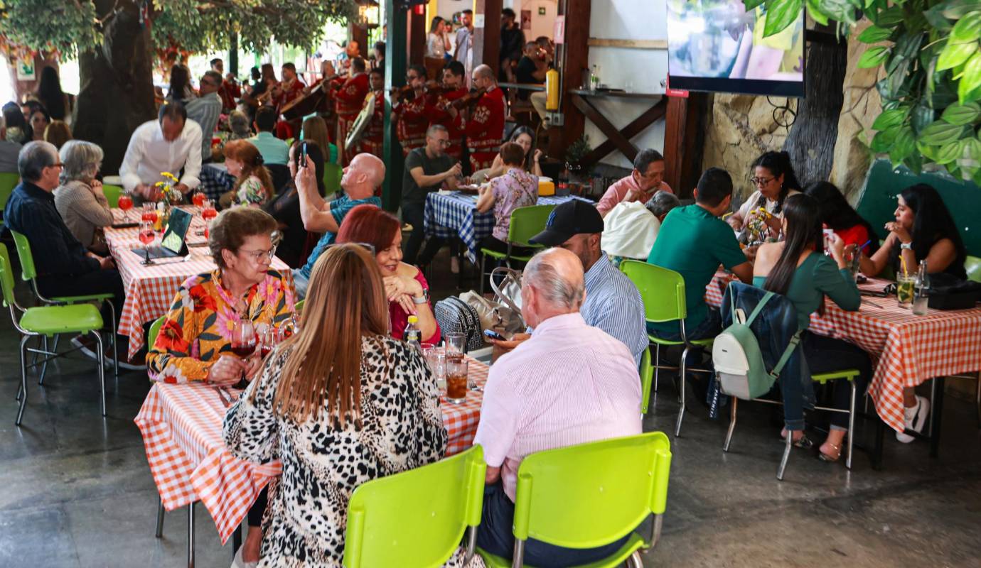 El Día de las Madres en Colombia fue un día lleno de alegría, sorpresas y cariño, donde las madres fueron las reinas absolutas. Foto: Manuel Saldarriaga Quintero.