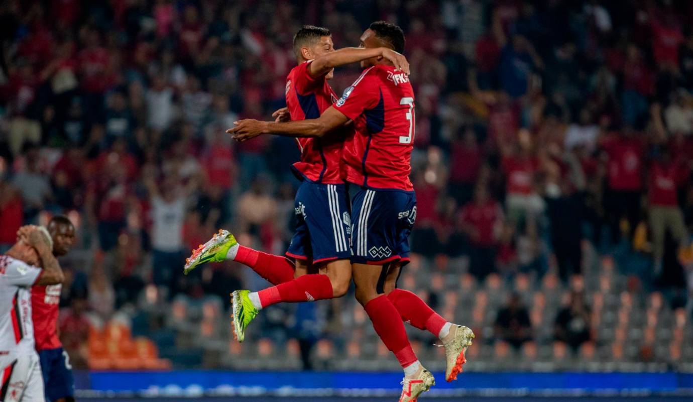 Aunque el Medellín empezó ganando el encuentro con una anotación del volante uruguayo Pablo Lima a los siete minutos, la alegría fue pasajera, porque tan solo dos minutos después el delantero Rodrigo Holgado anotó el tanto del empate para el conjunto vallecaucano. Foto: Juan Antonio Sánchez