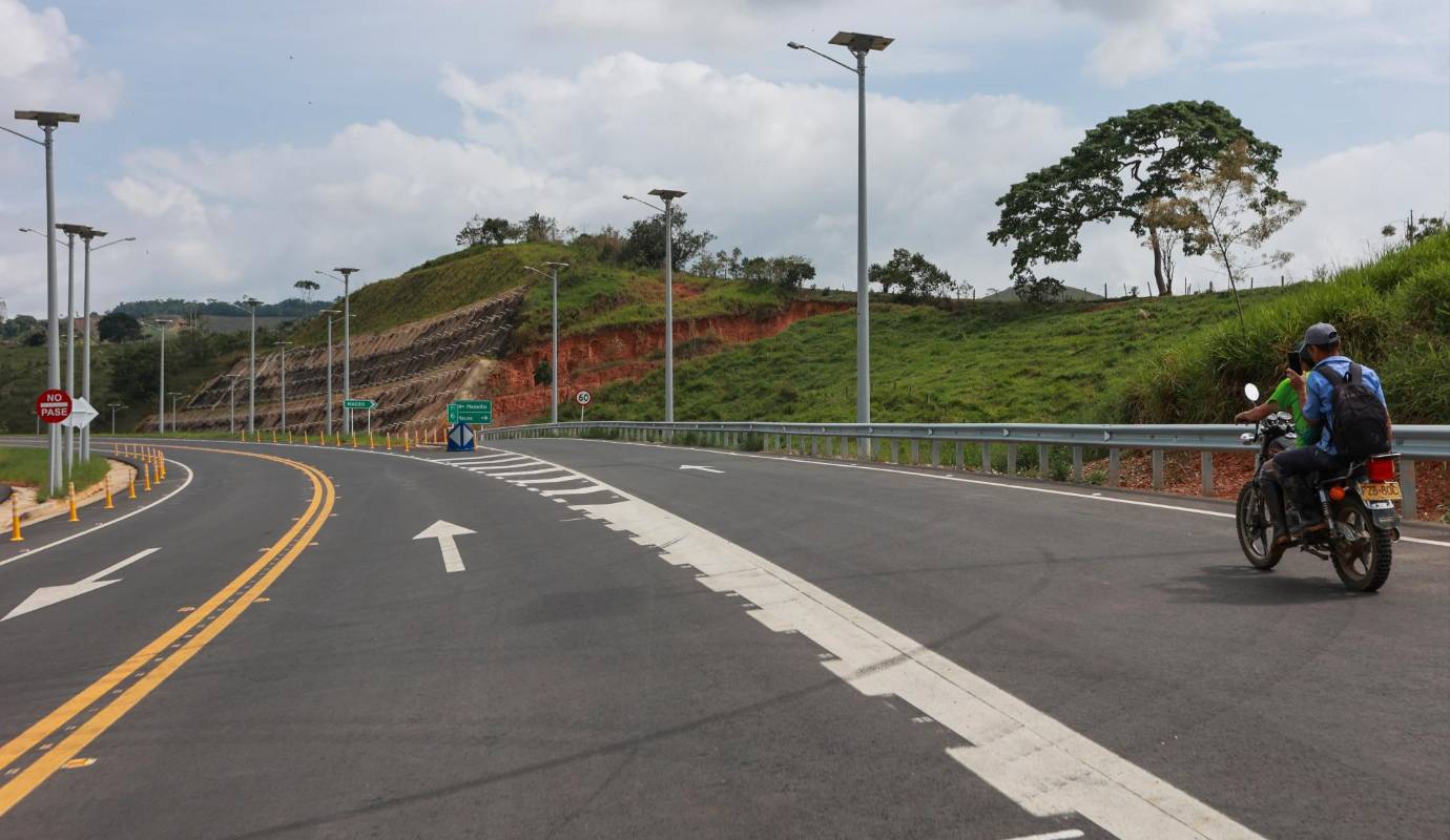 Con la apertura de este nuevo tramo, la conexión entre Medellín y la costa Pacífica se hace cada vez más real. Foto: Manuel Saldarriaga Quintero.