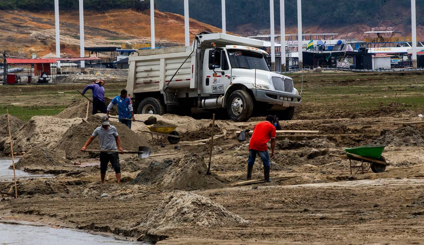 Sin embargo, la extracción de arena de pega también tiene un impacto ambiental y es importante que se realice de manera controlada y sostenible para evitar daños al ecosistema. Foto: Julio César Herrera