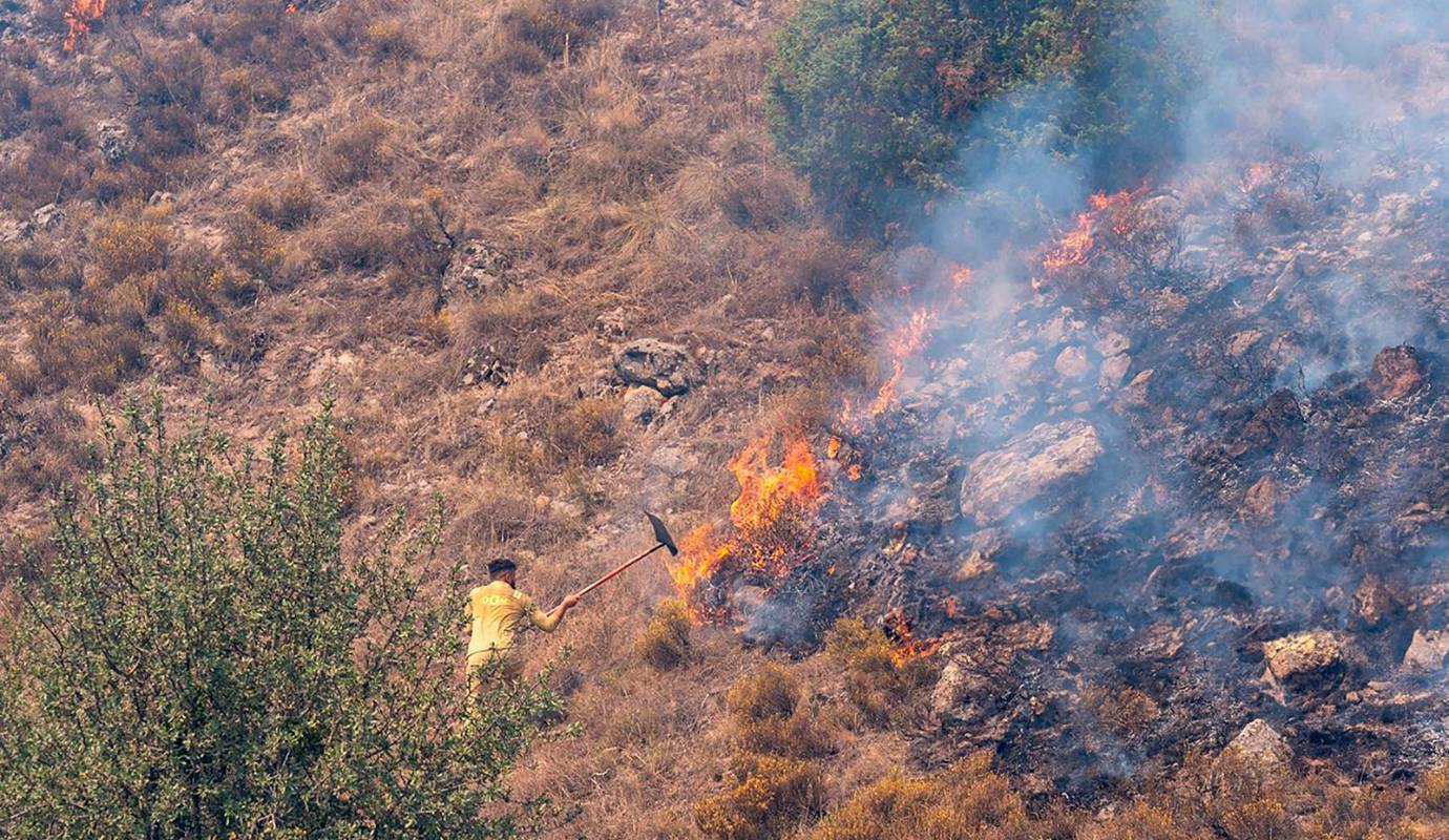 Hasta el momento las autoridades turcas no han reportado la muerte de ninguna persona, ni tampoco el balance de cuantas hectáreas de bosque ha consumido el gigantesco incendio. Foto GETTY