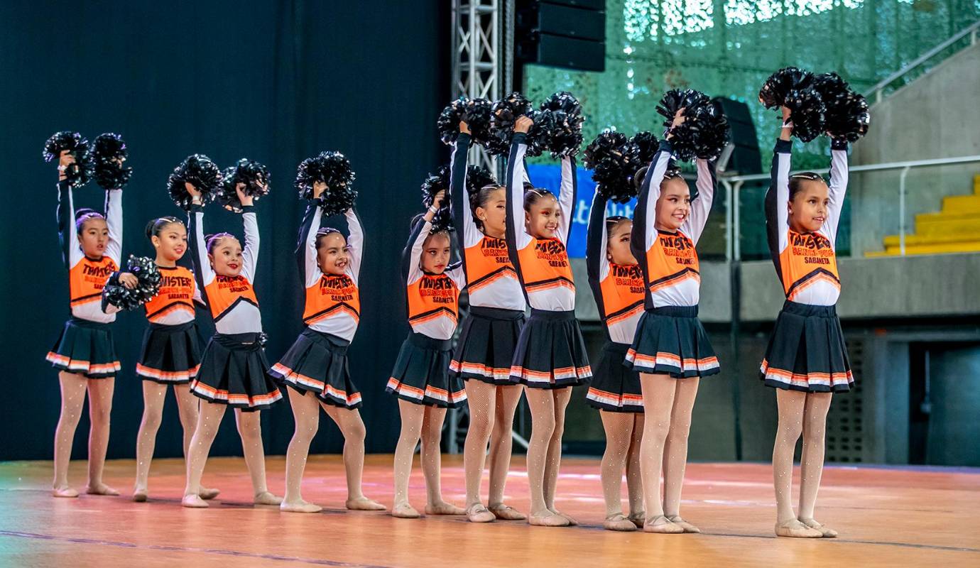 Las pequeñas del equipo Twisters de Sabaneta se destacaron por su indumentaria, presentación y carisma en el escenario. Foto: Juan Antonio Sánchez
