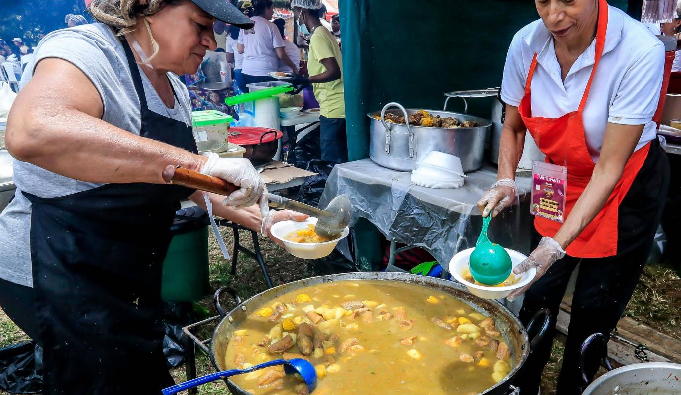 Tradición en cada cucharada un vistazo al festival de sancochos en las montañas de Medellín. FOTOS: Jaime Pérez