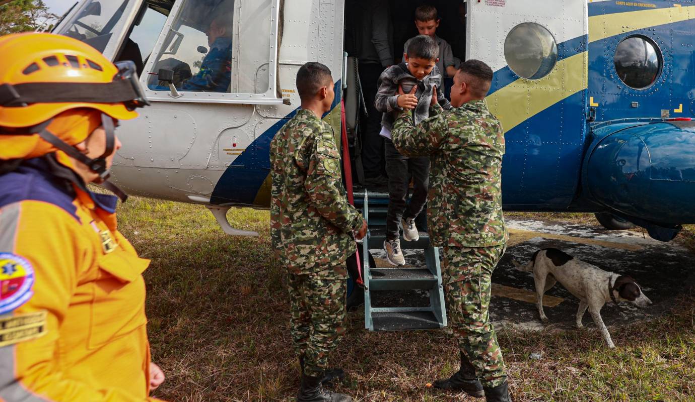 Esta experiencia fue organizada por Alianza Compromiso de Corazón, Ejército, Policía, Bomberos, Defensa Civil, Cornare y Helistar Aviación. Foto: Manuel Saldarriaga Quintero.