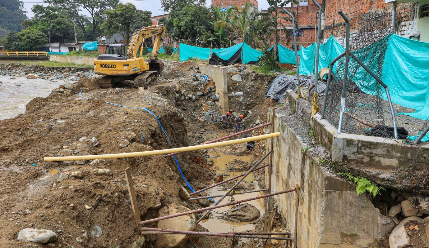 A raíz de varias inundaciones en la pasada temporada de lluvias, las autoridades de Itagüí decidieron construir un muro de contención de aproximadamente 160 metros lineales. FOTO: Manuel Saldarriaga Quintero.