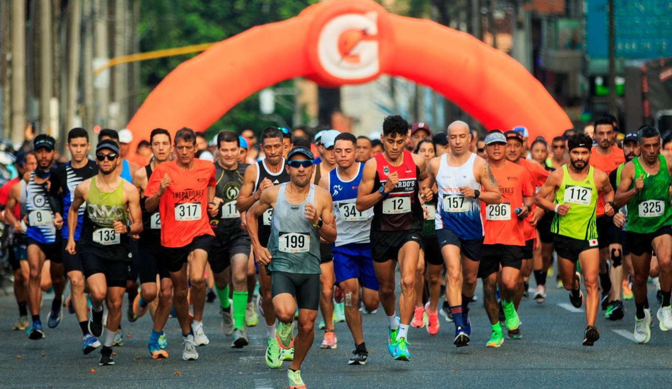 Fueron 400 los corredores que participaron en la versión número 25 de este certamen deportivo que cada año gana más adeptos. Foto: Camilo Suárez Echeverry