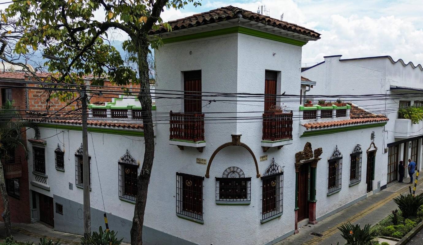 Declarado como el único barrio patrimonial de Medellín, Prado Centro alberga un tesoro arquitectónico invaluable con casas que son unas verdaderas joyas arquitectónicas y patrimoniales de la ciudad. Foto: Manuel Saldarriaga Quintero.