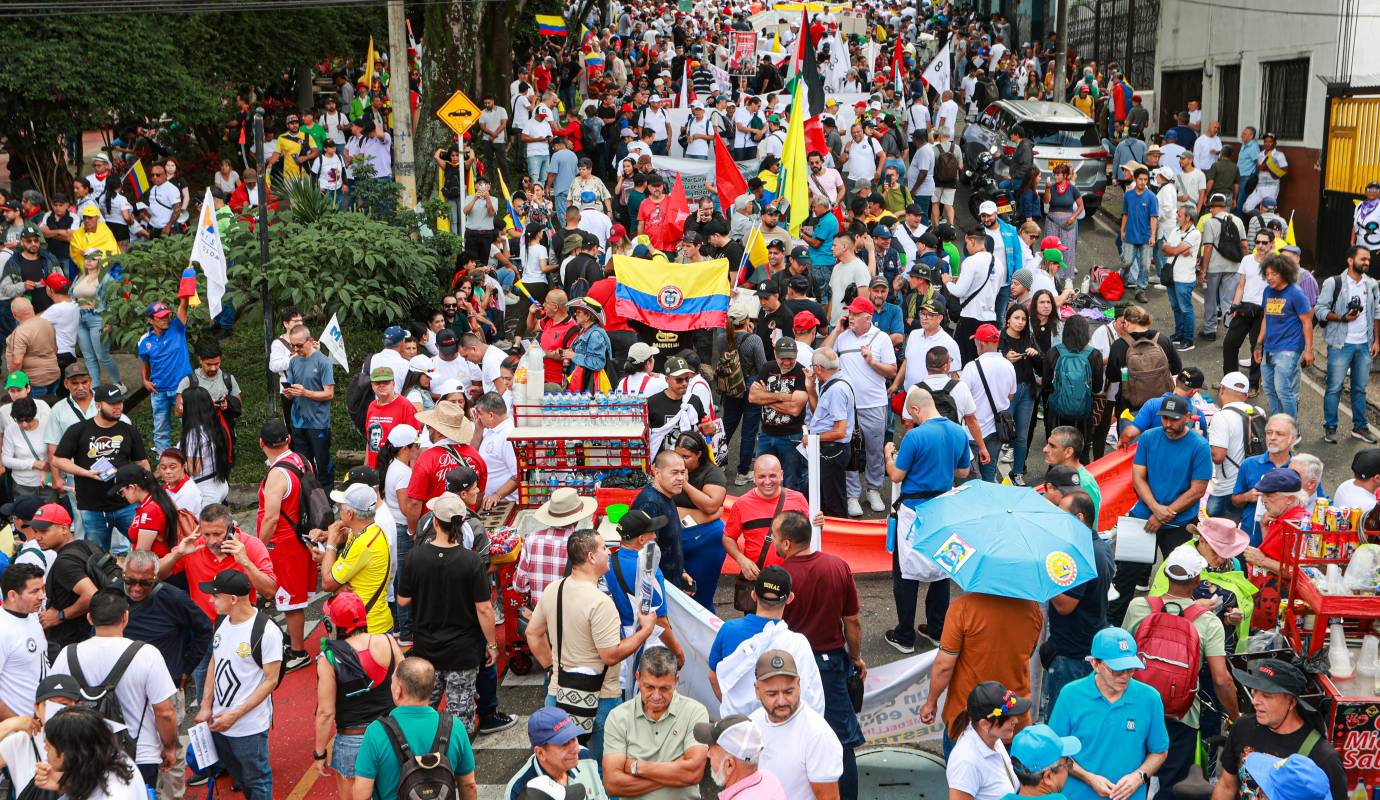 Las manifestaciones, que se desarrollaron en un ambiente de tranquilidad, contaron con la participación de trabajadores, sindicatos, organizaciones sociales y ciudadanos en general. Foto: Manuel Saldarriaga Quintero.