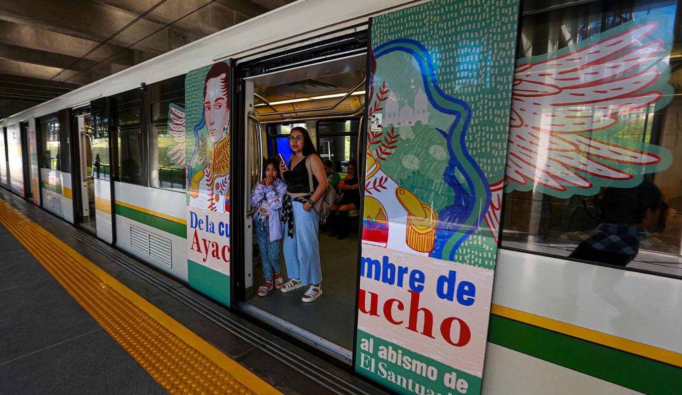 El corazón de este homenaje es el Tren de la Cultura José María Córdova, un proyecto que ha transformado tres vagones del Metro en auténticas cápsulas del tiempo. Foto: Manuel Saldarriaga Quintero