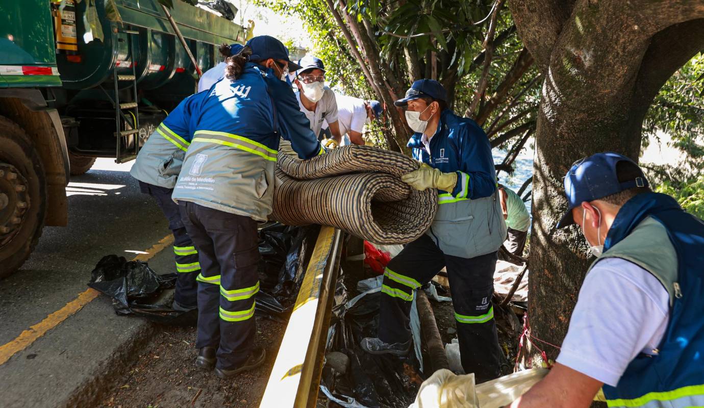 Esta intervención busca devolver a los ciudadanos un espacio público limpio y seguro, y marcar un antes y un después en la gestión ambiental de la ciudad. Foto: Manuel Saldarriaga Quintero.