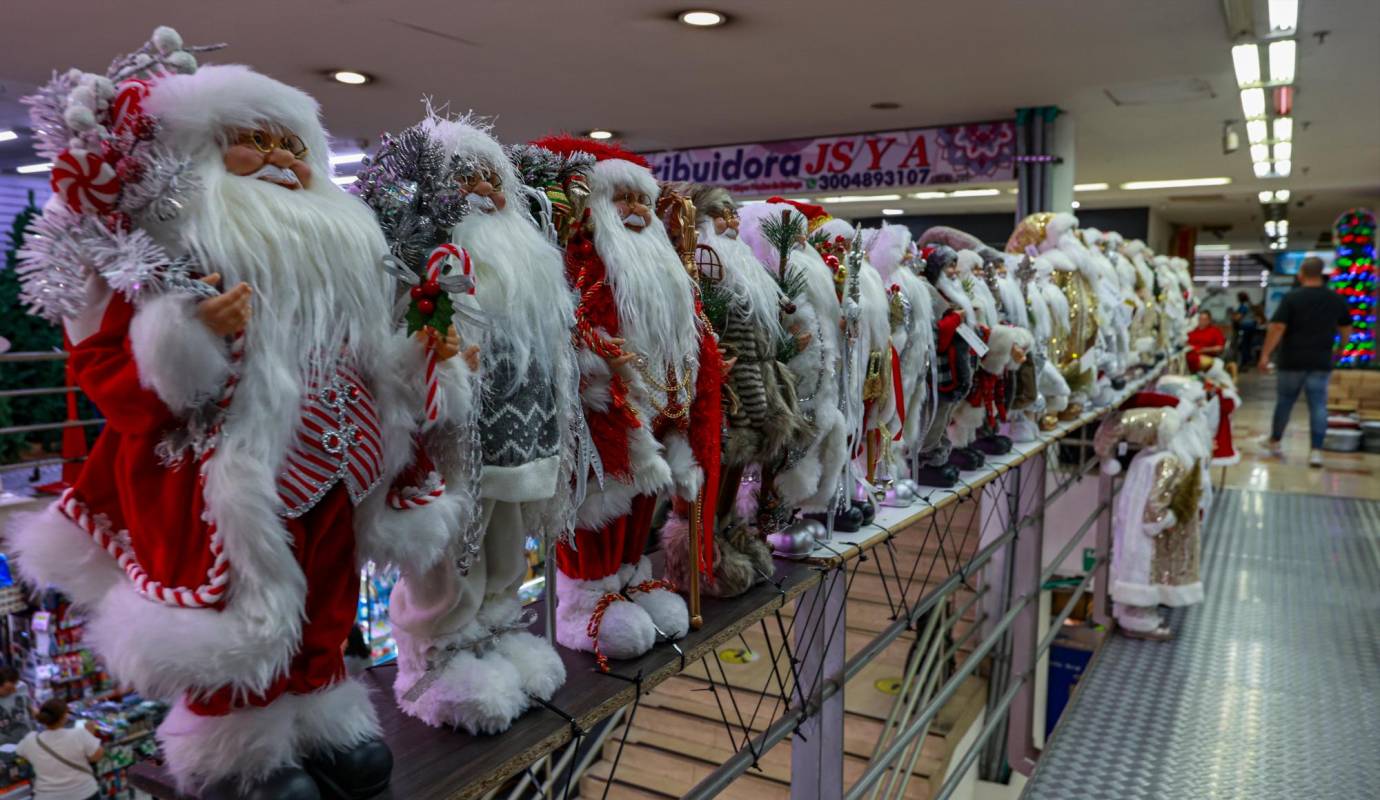 El Papá Noel hace parte de la decoración y tradición decembrina, ya se ven exhibidos en muchos lugares de la cuidad. Foto: Manuel Saldarriaga Quintero