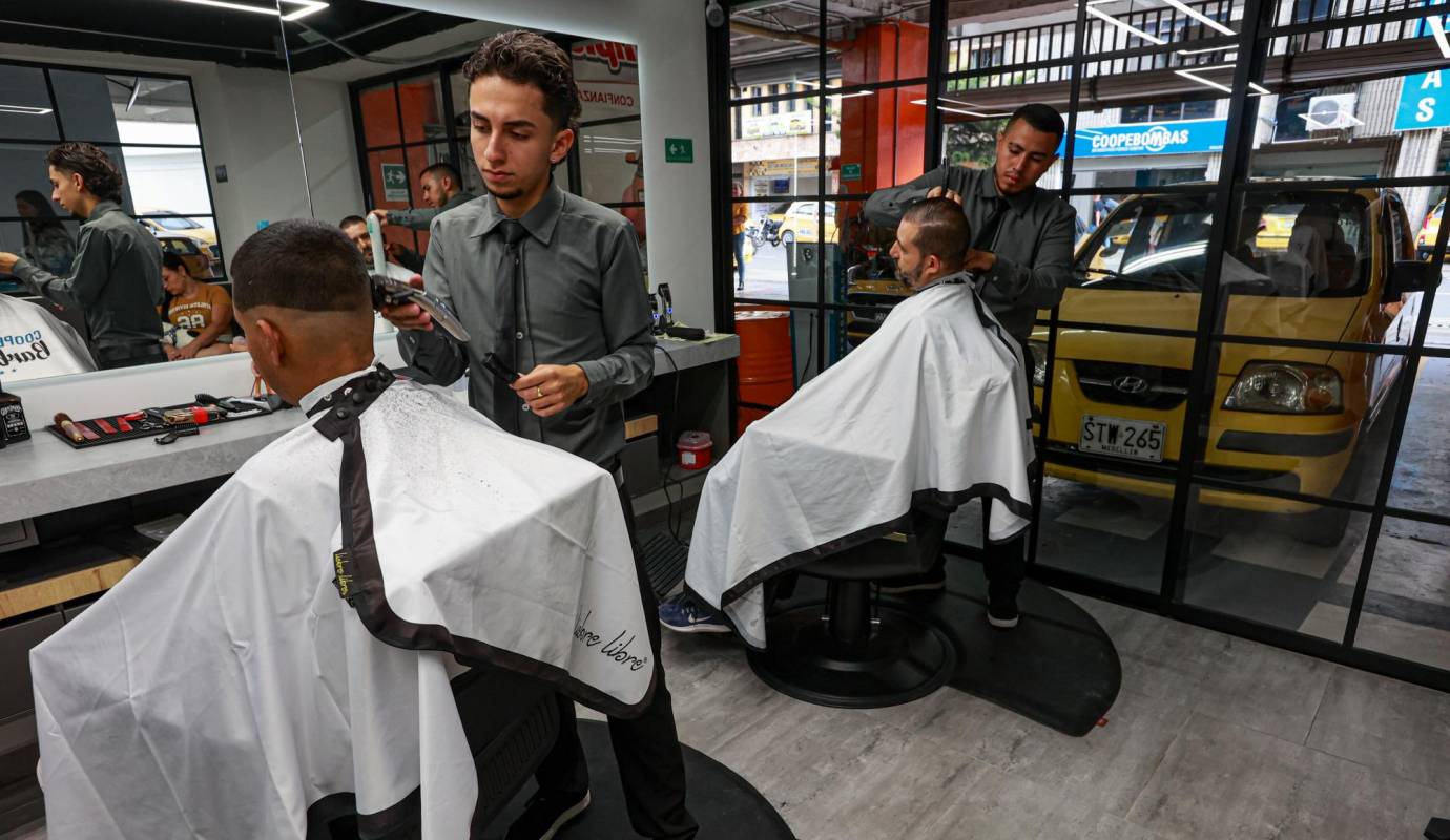 El personal que labora en la barbería son totalmente profesionales lo que da garantía de un buen servicio. Foto: Manuel Saldarriaga Quintero