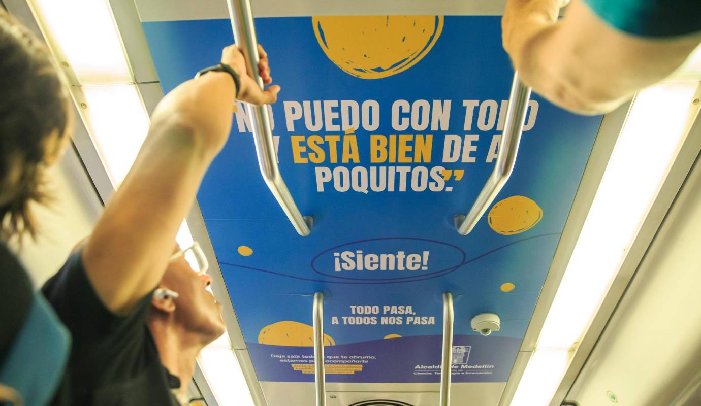 Bajo el lema “Todo pasa, a todos nos pasa”, la campaña busca crear conciencia sobre la normalidad de experimentar emociones difíciles y la importancia de contar con herramientas para gestionarlas de manera saludable. Foto: Camilo Suárez Echeverry