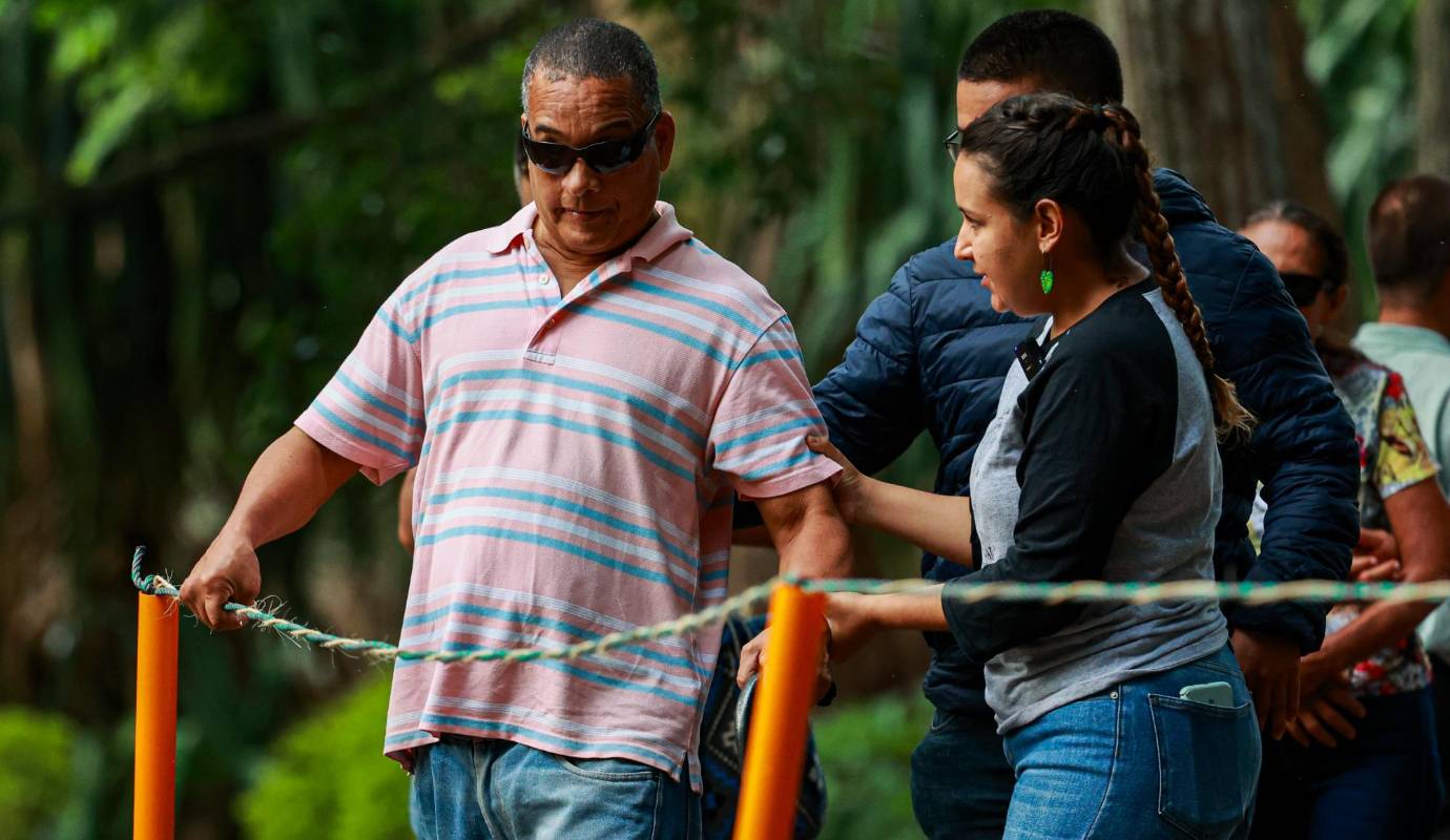 Este desafío lo asumieron unidos, el Club de Aves del Occidente Antioqueño, el Hotel Lagotours, Periódico Occidente, la Secretaría de Turismo de Antioquia y la Universidad de Antioquia, los cuales realizaron la primera Ruta de Sensibilización Sonora o de “avistamiento” de aves para población con discapacidad en el departamento. Foto: Manuel Saldarriaga Quintero.