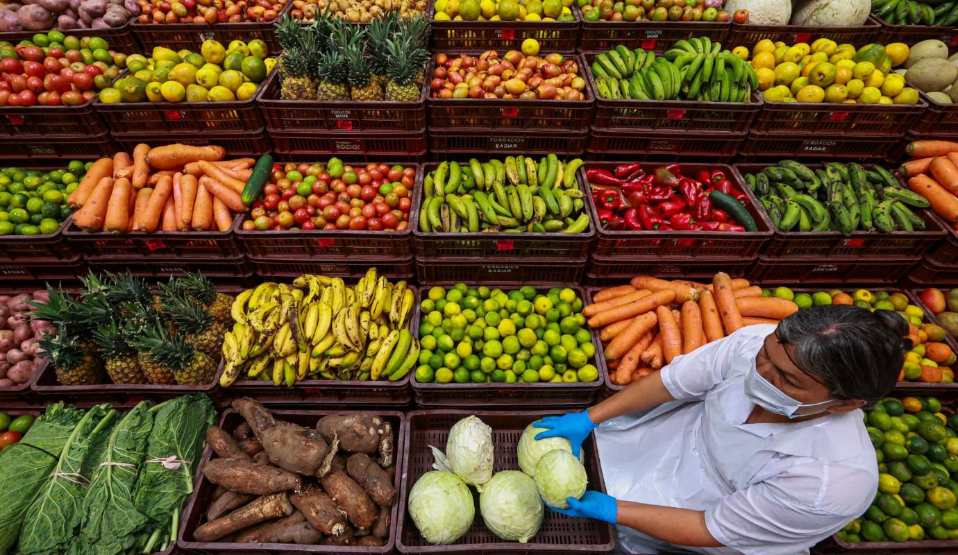 Hace 25 años, cuando empezaron, la idea de recuperar comida y llevarla a los lugares en Medellín donde más la necesitaban parecía un idealismo que no iba a durar más que unos días. Foto: Manuel Saldarriaga Quintero.