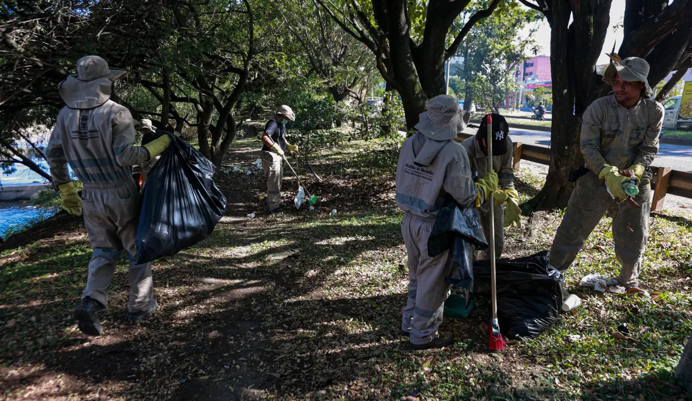 Las autoridades locales han hecho un llamado a la ciudadanía para mantener estos espacios limpios y libres de asentamientos irregulares, promoviendo una ciudad más ordenada y saludable. Foto: Manuel Saldarriaga Quintero.