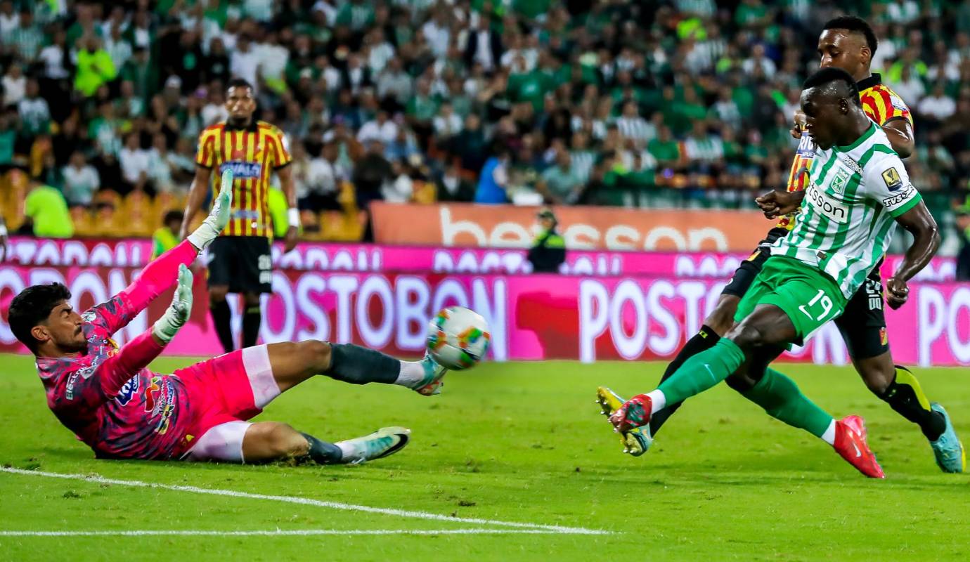 El segundo gol llegó al minuto 57 y fue una obra de pura potencia. Kevin Viveros, en una acción individual de gran factura, sacó un disparo cruzado que dejó sin opciones a Ichazo. Foto: Jaime Pérez