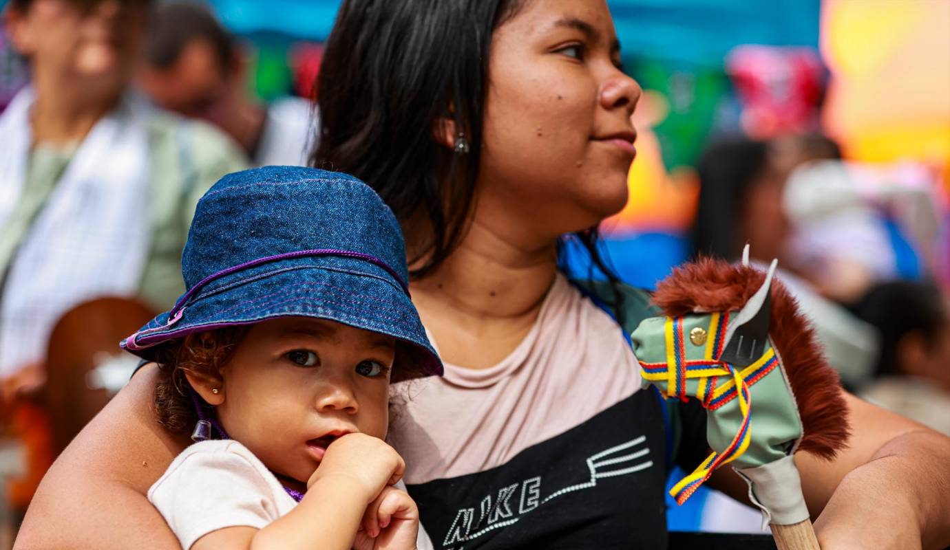  “Es maravilloso ver a nuestros hijos participando en estas actividades y manteniendo vivas nuestras costumbres”, comentó María González, madre de uno de los participantes. Foto: Manuel Saldarriaga Quintero.