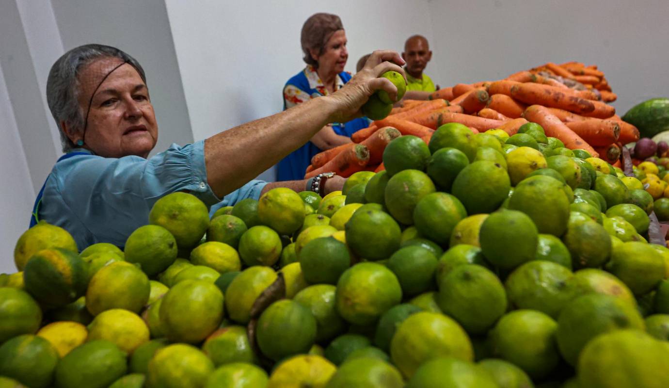 Rescata 6.160 toneladas de alimentos al año, en una operación que lleva comida a la mesa de 170.000 personas y que involucra a cerca de 4.700 personas para hacerla posible. Foto: Manuel Saldarriaga Quintero.
