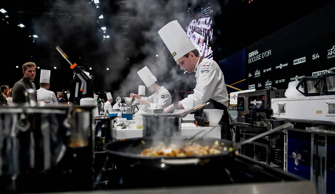 Desde su creación hace más de tres décadas, este certamen ha sido el escenario donde los mejores chefs del mundo demuestran su talento, creatividad y pasión por la cocina. Foto: AFP