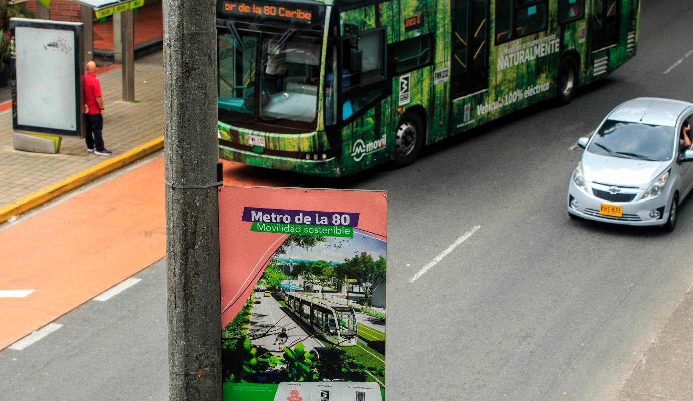 Antonio José Quijano, profesional de la gerencia de Planeación del Metro, señala que durante los últimos días la empresa ha estado enterada de las inconformidades de las personas que se han tomado las calles para protestar, pero sostuvo que desde el proyecto se han mantenido abiertos los canales de comunicación con miras a escuchar sus preocupaciones y que la obra pueda seguir avanzando. Foto: Camilo Suárez Echeverry