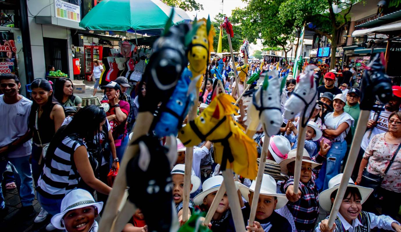 La propuesta de esta actividad es darles un espacio a los niños y a sus padres para disfrutar en la Feria de la Flores. Foto: Esneyder Gutiérrez
