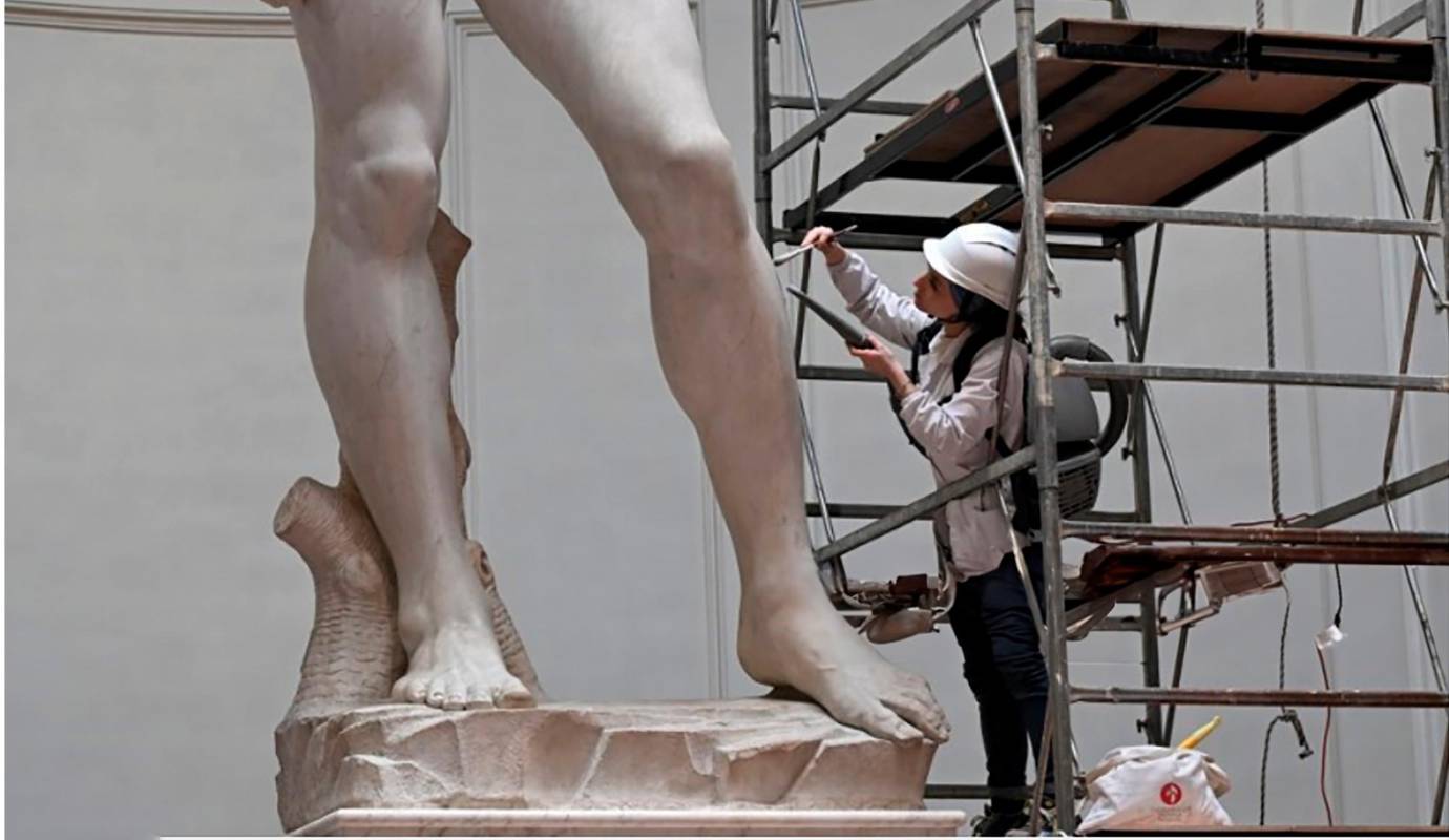 Este proceso de restauración es crucial para preservar esta obra de arte histórica y garantizar su belleza y durabilidad en el tiempo. Foto: AFP