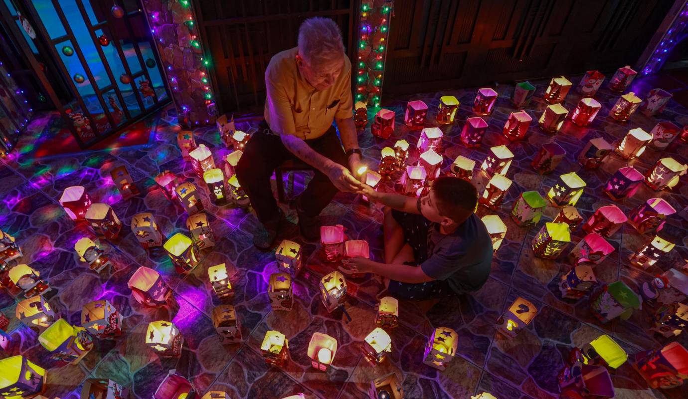 El Valle de Aburrá se vistió de luces y fervor religioso este 7 de diciembre, con la celebración de la tradicional Noche de Velitas. Foto: Manuel Saldarriaga Quintero.