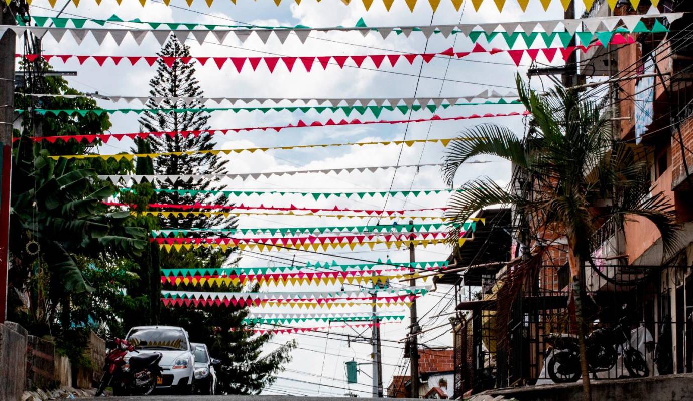 Los residentes de varios sectores de Manrique El Pomar realizan las decoraciones cada año para no dejar perder esta tradición navideña. Foto: Jaime Pérez