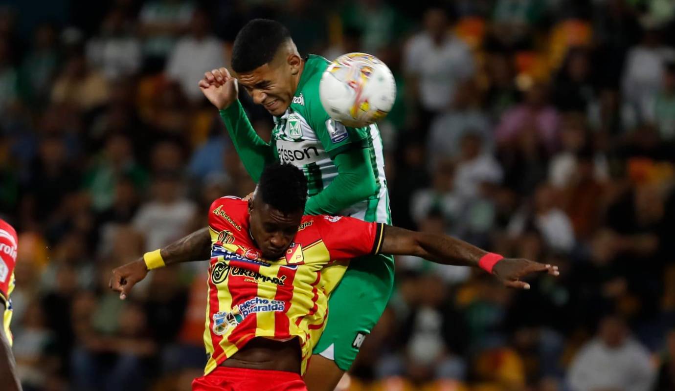 La falta de profundidad y la inoperancia en ataque fueron la constante durante el partido, frustrando las esperanzas de la afición verdolaga. Foto Jaime Pérez