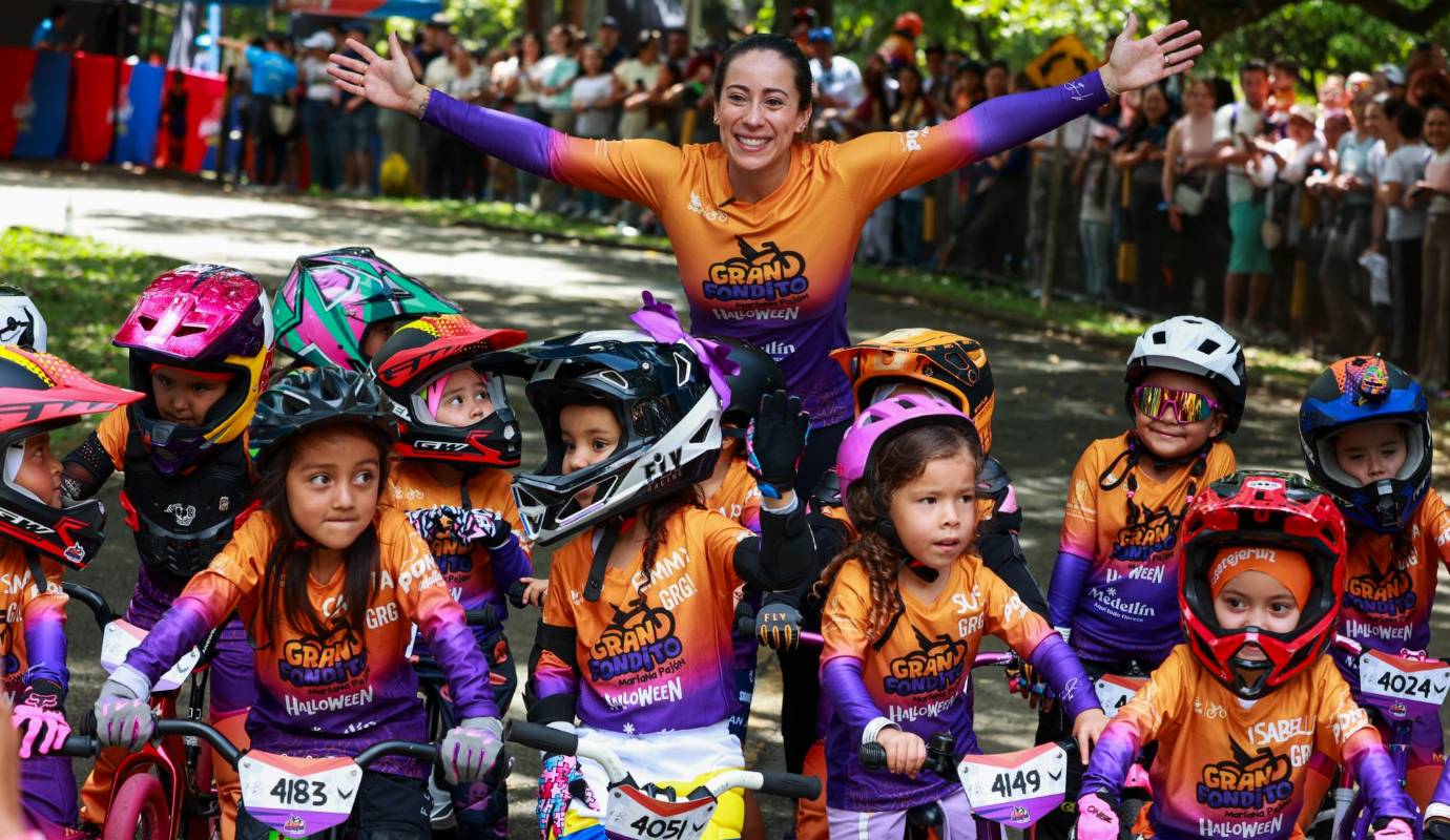 Más de 2.000 niños y jóvenes llenaron de entusiasmo y alegría el Gran Fondito Mariana Pajón, un evento que nació del corazón de la tricampeona olímpica colombiana. Foto: Manuel Saldarriaga Quintero. 
