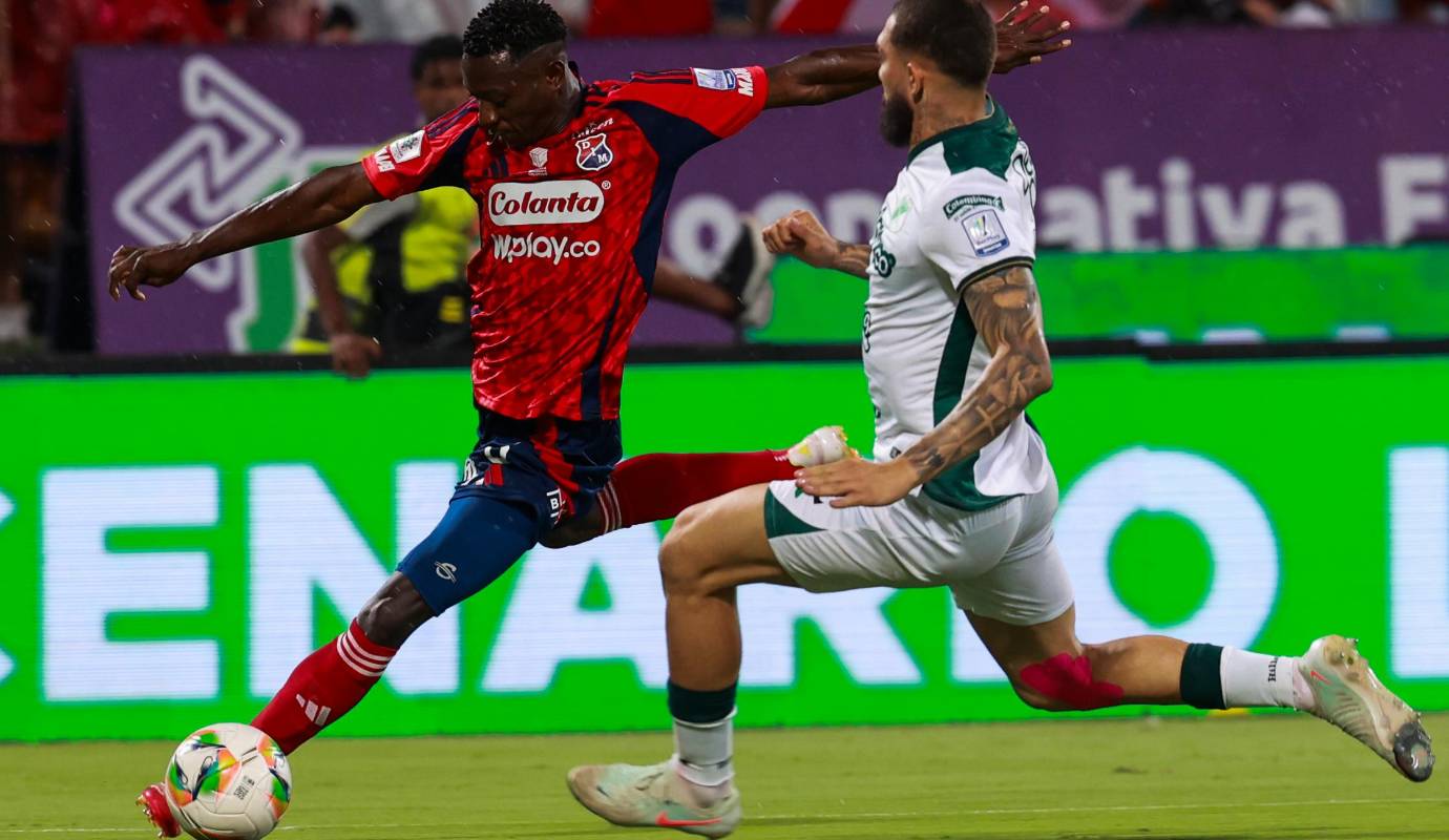 Los rojos, líderes del torneo, tuvo todo para anotar, pero una vez más la ansiedad y malas decisiones de sus jugadores en la puntada final, privaron a su hinchada de celebrar y gritar gol. Foto: Manuel Saldarriaga Quintero. 