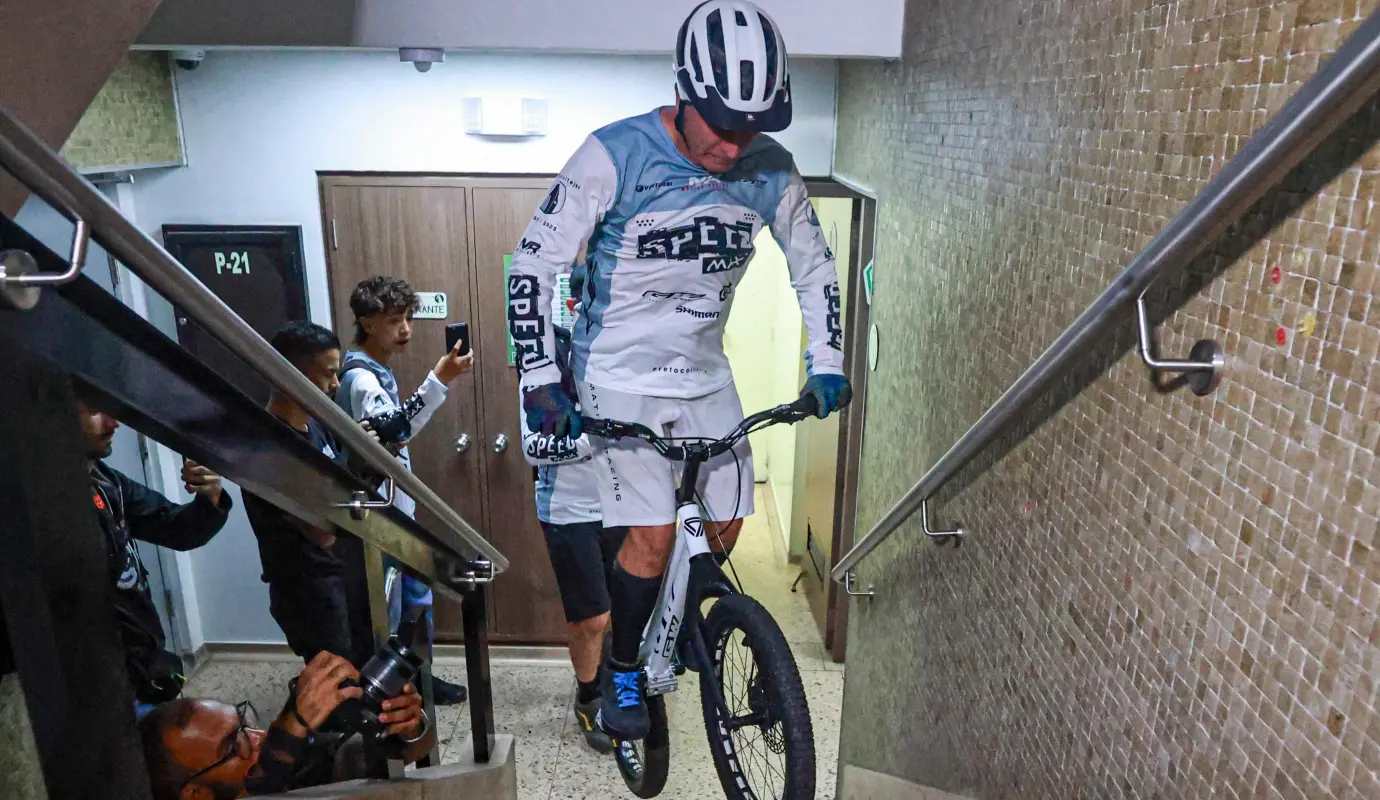 La más reciente hazaña de Javier Zapata no solo demuestra su resistencia física, sino también su pasión por el deporte extremo y su deseo de inspirar a otros a perseguir sus sueños. Foto: Manuel Saldarriaga Quintero.