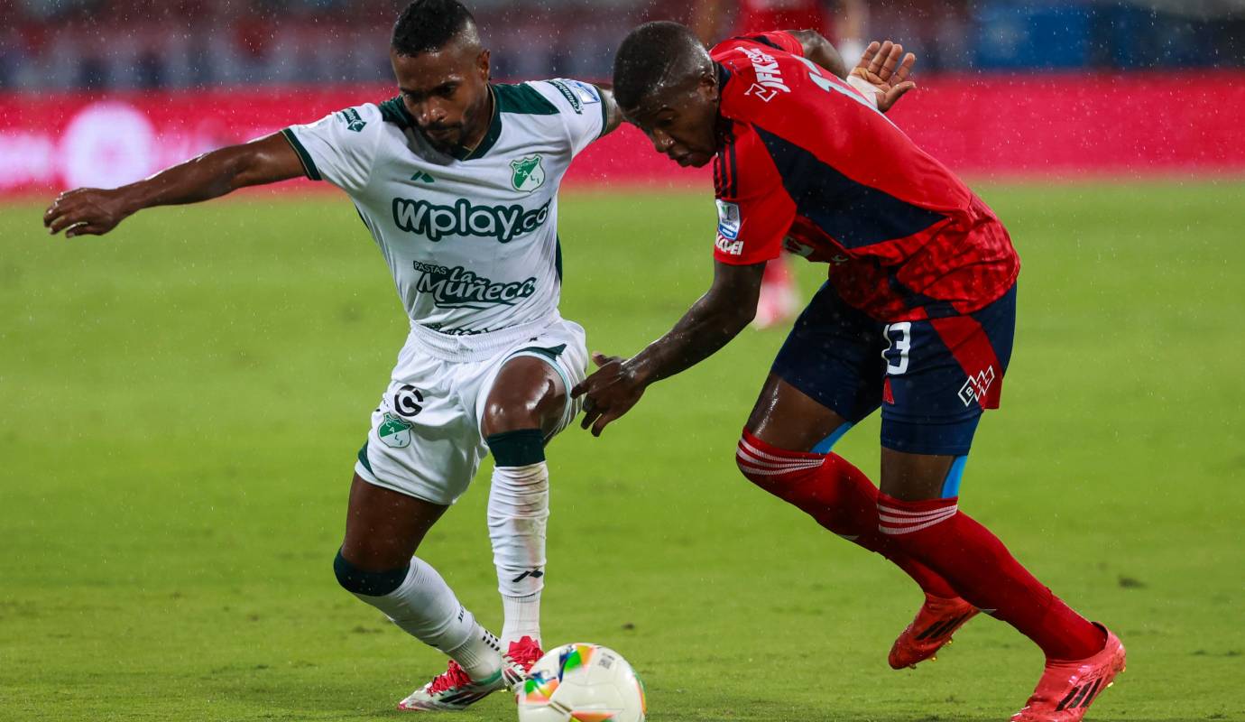 El DIM, después de zafarse de la propuesta ofensiva que implementó el cuadro vallecaucano en el inicio del partido, se hizo dueño de la cancha. Foto: Manuel Saldarriaga Quintero.