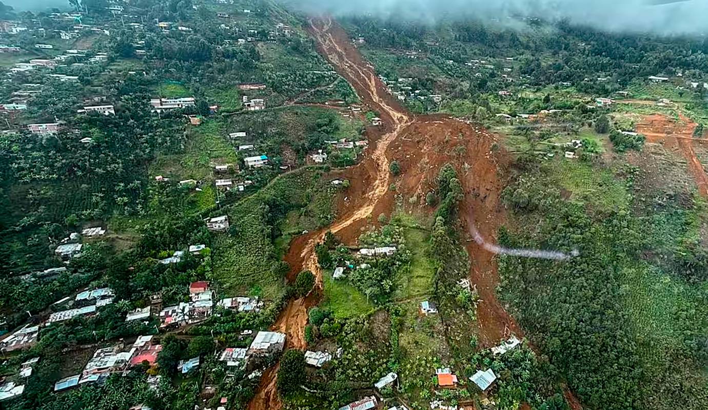 Una tragedia sacudió la madrugada de este martes 24 de junio a los habitantes de la zona nororiental del Valle de Aburrá, donde un derrumbe provocado por las intensas lluvias dejó, hasta el momento, ocho personas muertas y cinco más heridas. Foto: Cortesía Gobernación de Antioquia
