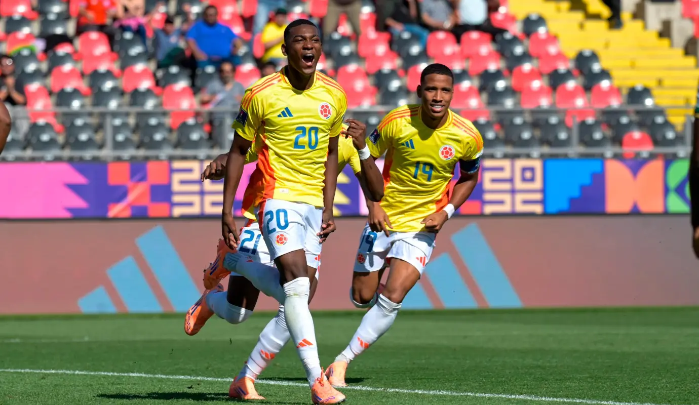 La alegría ha regresado al campamento de la selección. Tras un inicio de campeonato marcado por la cautela y la escasez goleadora, el equipo nacional desató su poder ofensivo justo a tiempo para el duelo crucial de octavos de final. Foto: FCF