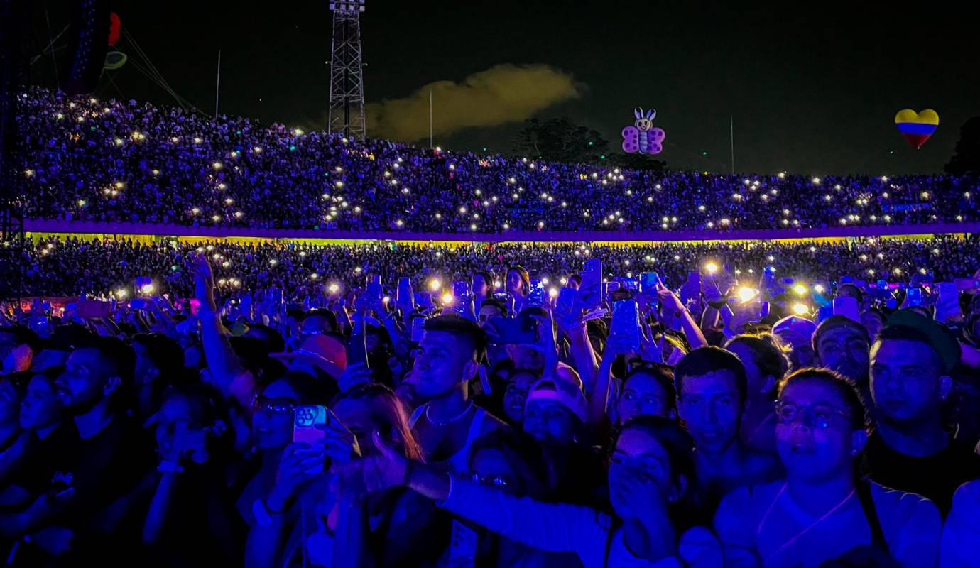Los 45.000 aficionados que llenaron el estadio Atanasio Girardot disfrutaron del concierto de principio a fin y demostraron todo el amor que le tienen a la carismática artista paisa. Foto: Camilo Suárez Echeverry