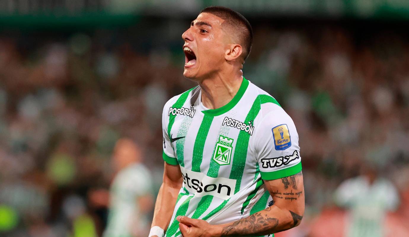 Juan Bauzá abrió el marcador y encendió la fiesta en las tribunas del Atanasio Girardot que fue escenario de una noche mágica para los hinchas de Atlético Nacional, que vieron cómo su equipo dio un golpe de autoridad en la semifinal de ida de la Copa BetPlay. Foto: Manuel Saldarriaga Quintero