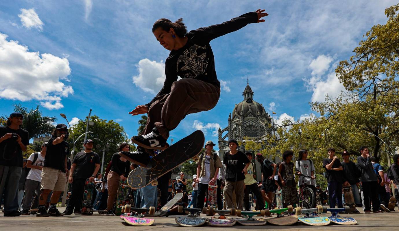 “La cultura no es sólo divertida para quien la practica, sino, para quien la observa”, aseguró OG Palomo, “Carlos Andrés Cano”, fundador de La Crema, un proyecto audiovisual de gestión en la cultura del skateboarding en Medellín. Foto: Manuel Saldarriaga Quintero.