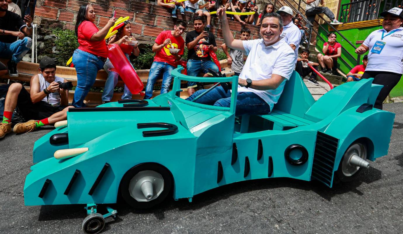 El Alcalde de Itagui Diego torres, se goce este tradicional evento. Foto: Manuel Saldarriaga Quintero.