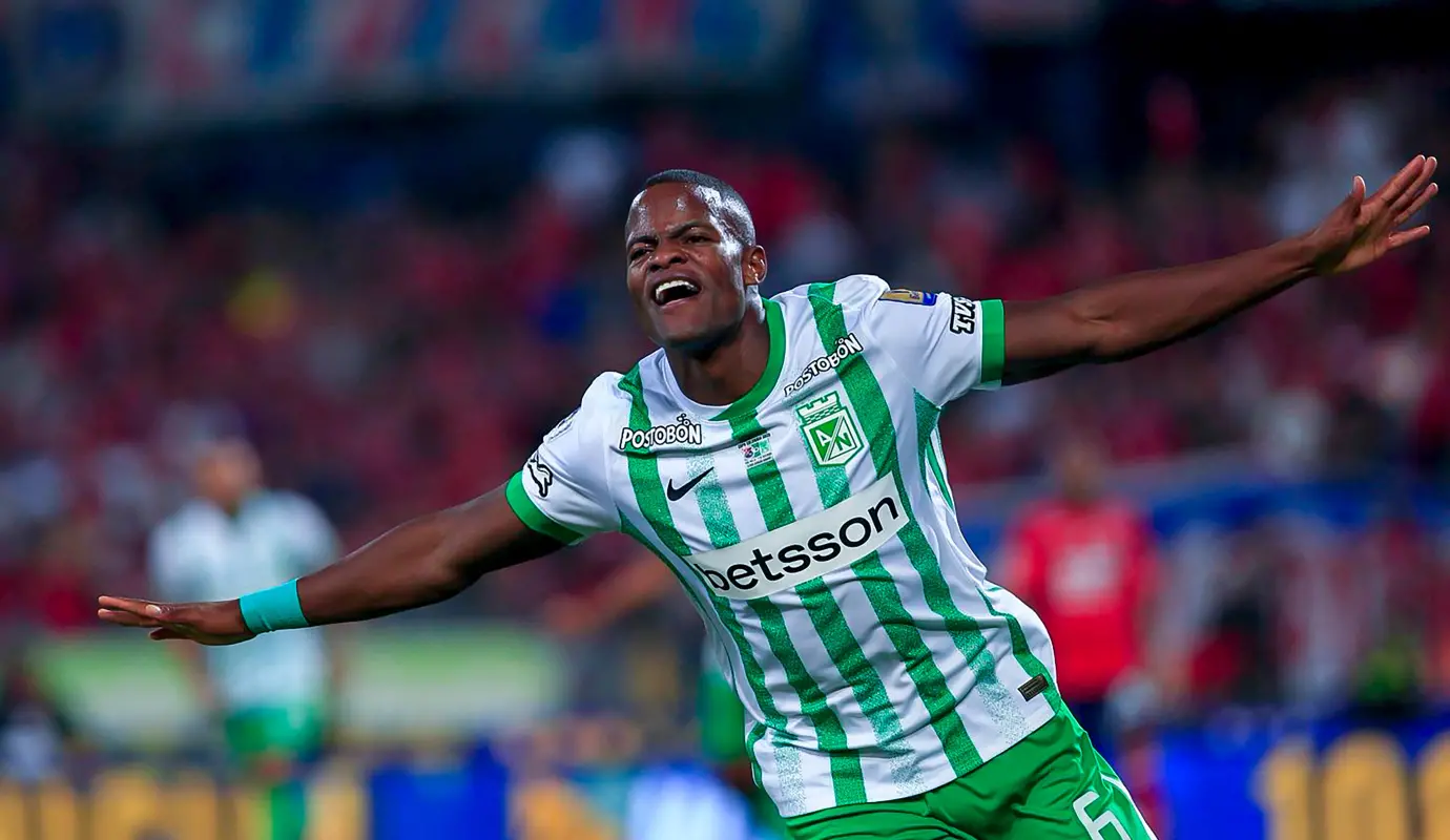 El único gol del compromiso llegó gracias a Andrés Román, quien apareció en el momento clave para desatar la celebración verde. Foto Camilo Suárez